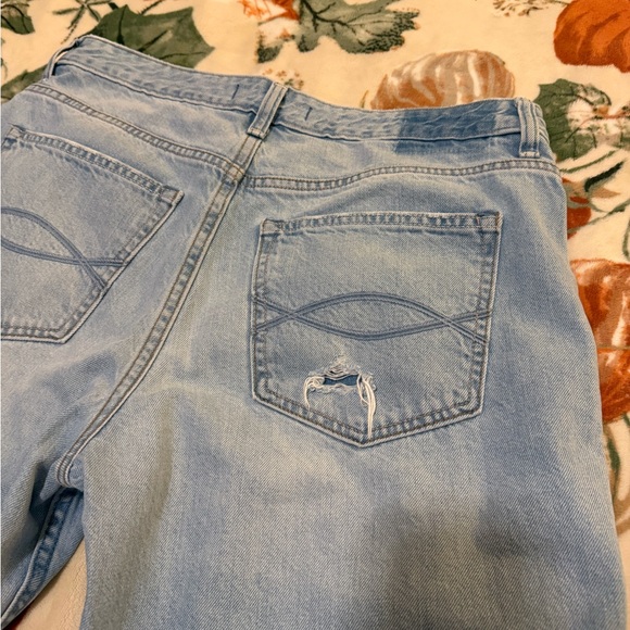 Women’s Abercrombie & Fitch high rise mom jeans signature collection - Picture 11 of 11